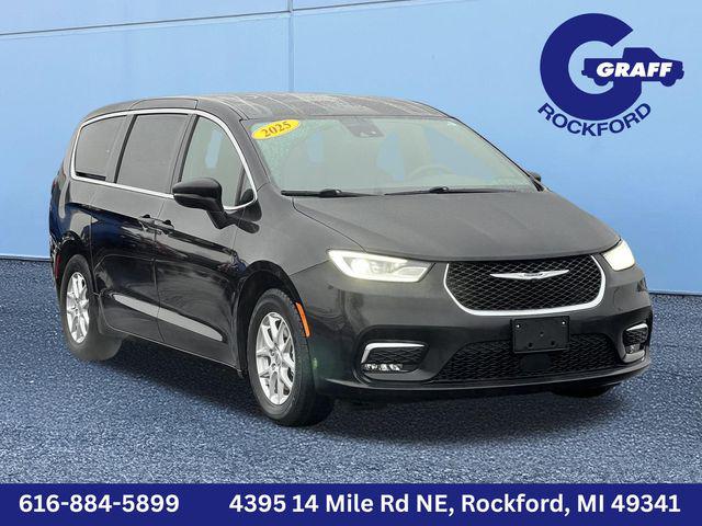 2025 Chrysler Pacifica Select for sale in Rockford, MI