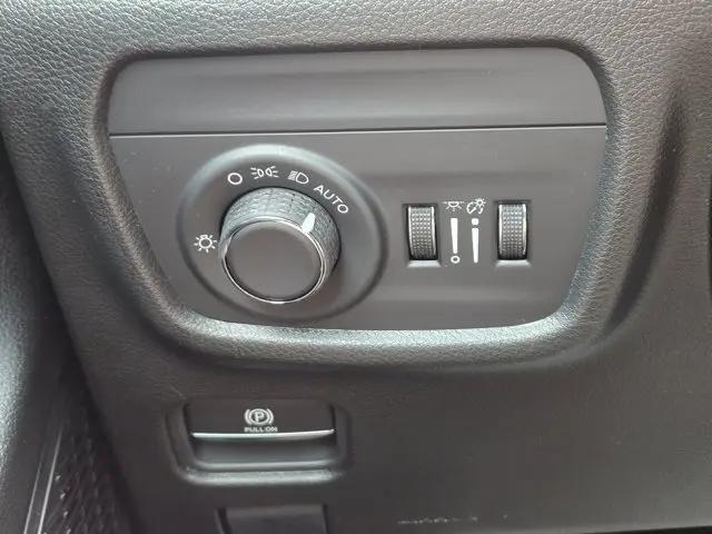 2025 Jeep Grand Cherokee Laredo X 4x2