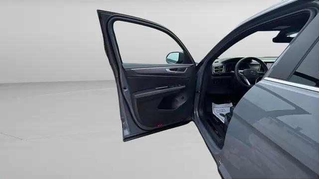 2026 Volkswagen Atlas Cross Sport SE with Technology