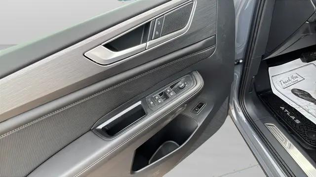 2026 Volkswagen Atlas Cross Sport SE with Technology