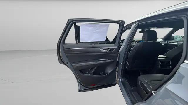 2026 Volkswagen Atlas Cross Sport SE with Technology
