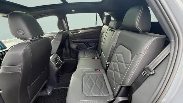 2026 Volkswagen Atlas Cross Sport SE with Technology