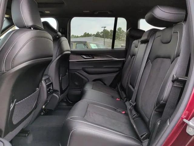 2026 Jeep Grand Cherokee Altitude 4x2