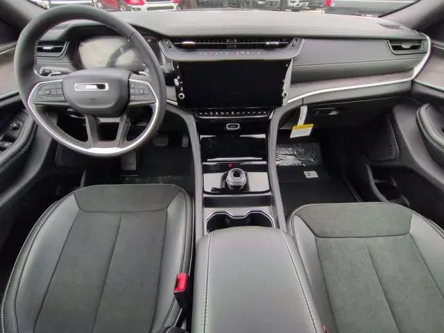 2026 Jeep Grand Cherokee Altitude 4x2