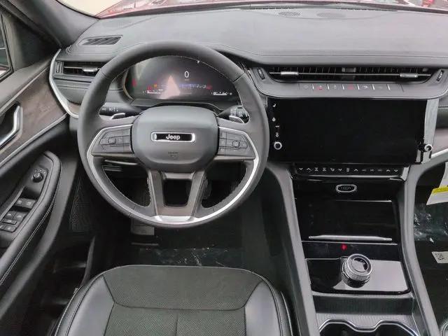 2026 Jeep Grand Cherokee Altitude 4x2