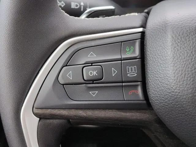 2026 Jeep Grand Cherokee Altitude 4x2