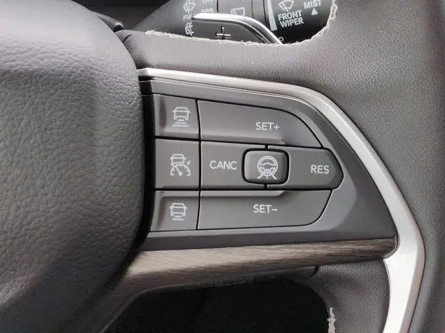 2026 Jeep Grand Cherokee Altitude 4x2