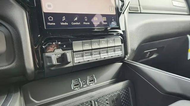 2026 Ram 3500 Big Horn Crew Cab 4x4 8' Box