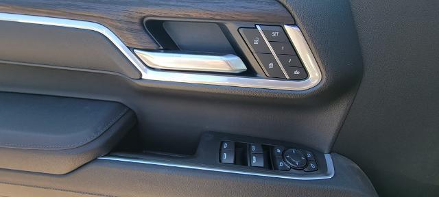 2026 GMC Sierra 1500 Crew Cab, Standard Bed, SLT, 4WD