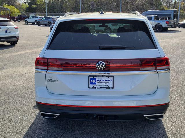 2026 Volkswagen Atlas SE with Technology