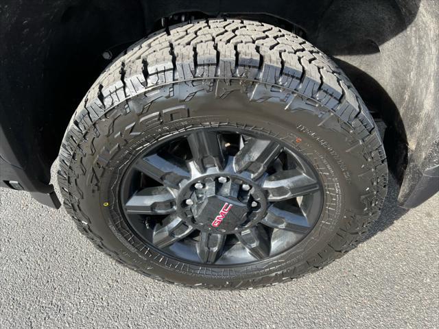 2024 GMC Sierra 2500HD 4WD Crew Cab Standard Bed AT4