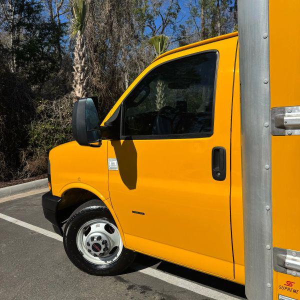 2018 GMC Savana Cutaway Work Van