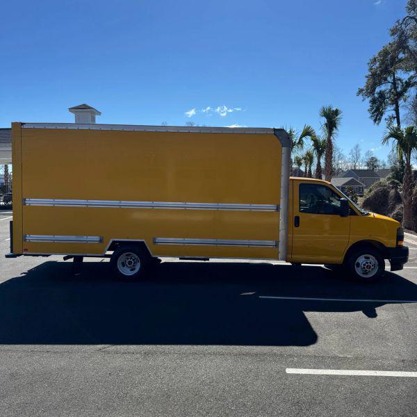 2018 GMC Savana Cutaway Work Van