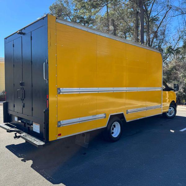 2018 GMC Savana Cutaway Work Van