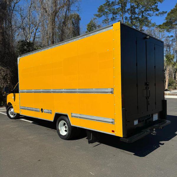 2018 GMC Savana Cutaway Work Van