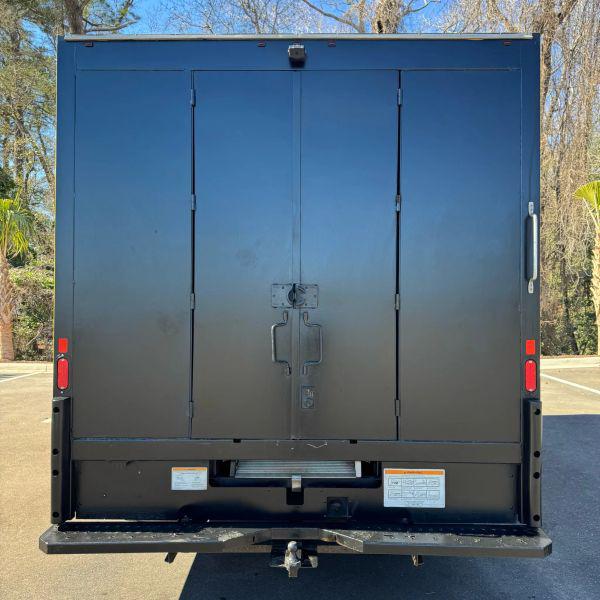 2018 GMC Savana Cutaway Work Van