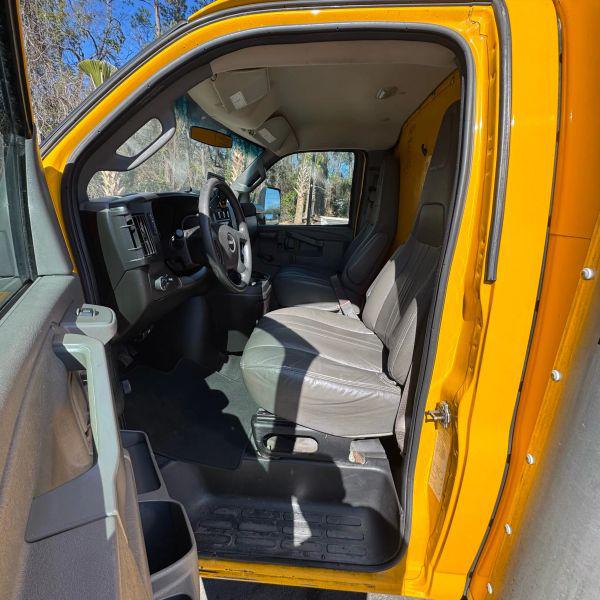 2018 GMC Savana Cutaway Work Van