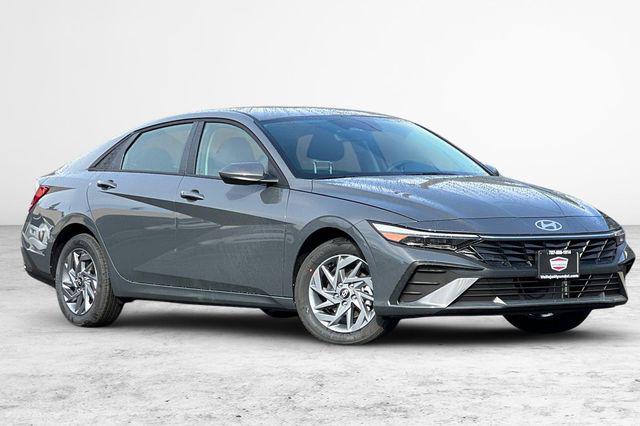 2026 Hyundai Elantra 1.6 HEV Blue's photo
