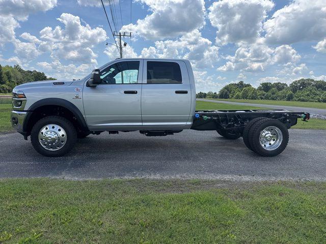 2026 RAM 5500 Chassis RAM 5500 TRADESMAN CHASSIS CREW CAB 4X4 60 CA
