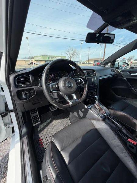 2016 Volkswagen Golf GTI SE w/Performance Package 4-Door