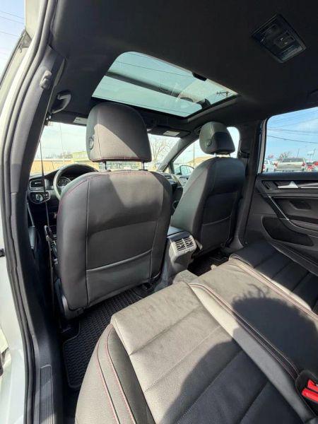 2016 Volkswagen Golf GTI SE w/Performance Package 4-Door