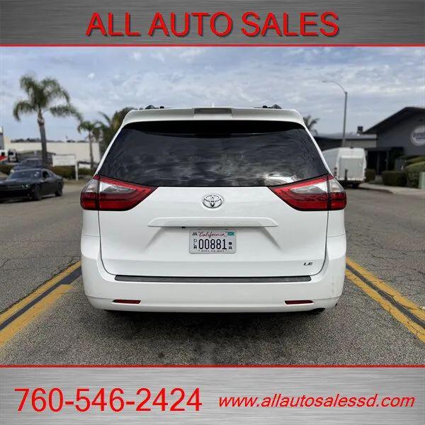 2020 Toyota Sienna LE