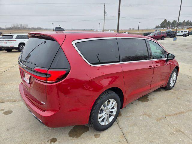 2026 Chrysler Pacifica Select AWD