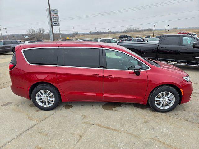 2026 Chrysler Pacifica Select AWD