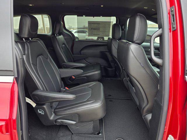 2026 Chrysler Pacifica Select AWD
