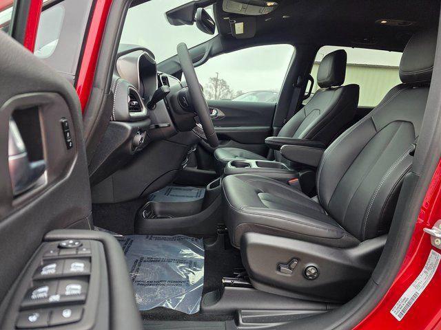2026 Chrysler Pacifica Select AWD