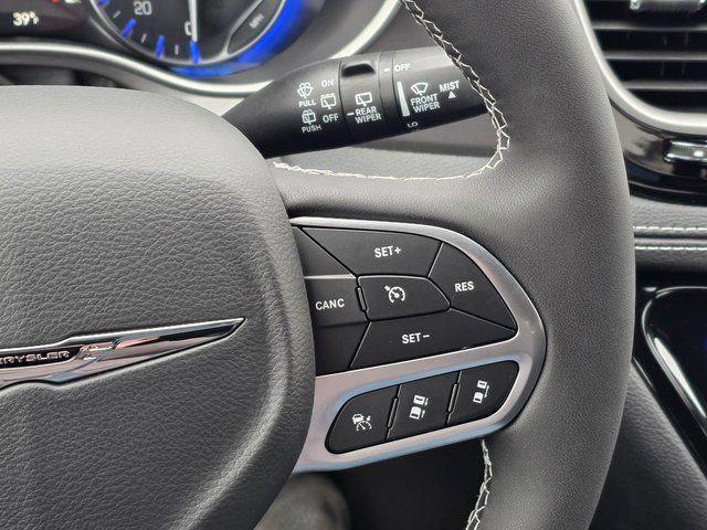 2026 Chrysler Pacifica Select AWD