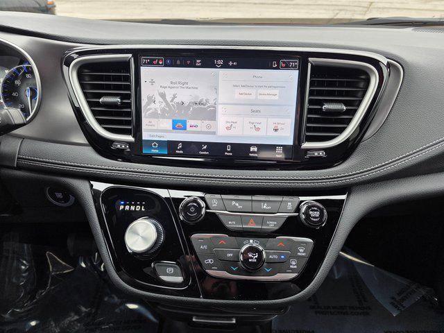 2026 Chrysler Pacifica Select AWD