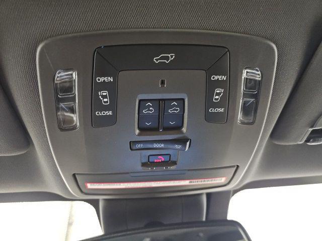 2023 Toyota Sienna Platinum - Photo 29