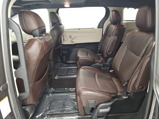 2023 Toyota Sienna Platinum - Photo 32