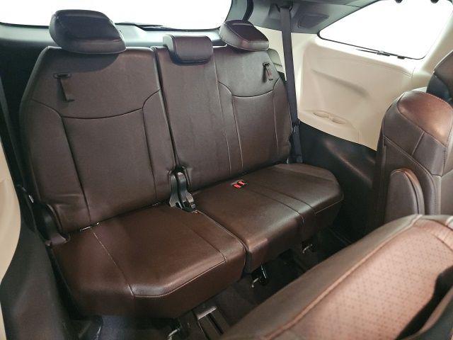 2023 Toyota Sienna Platinum - Photo 37