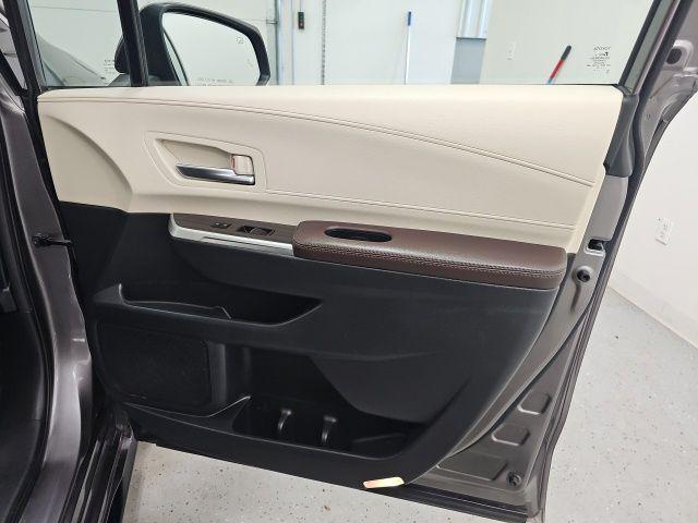 2023 Toyota Sienna Platinum - Photo 39