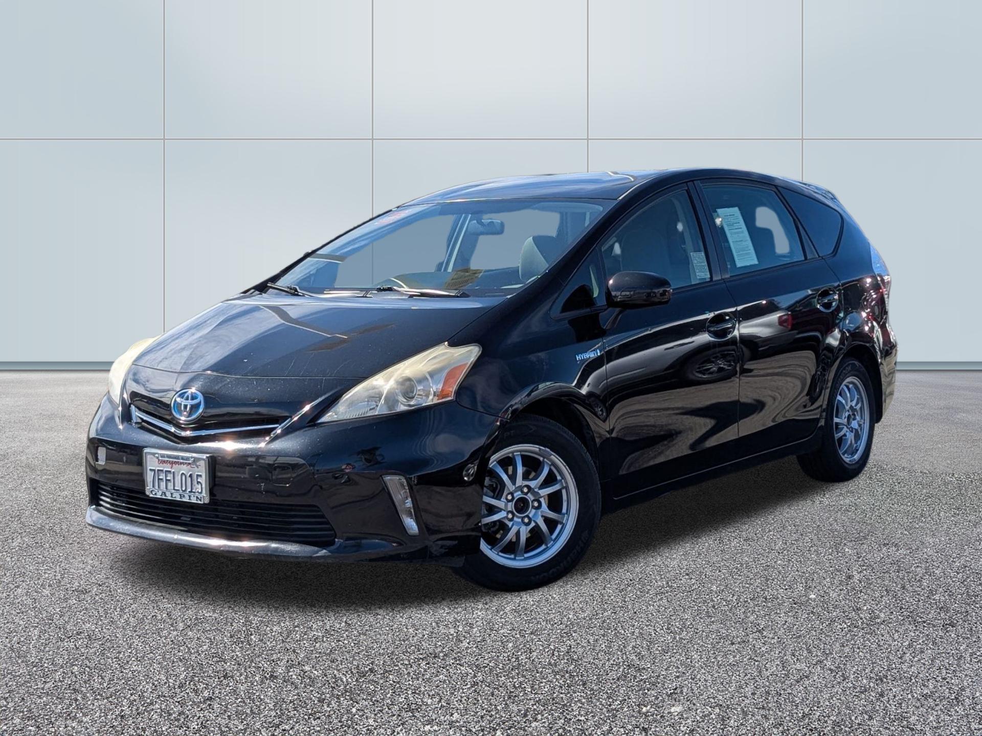 2014 Toyota Prius v Three FWD