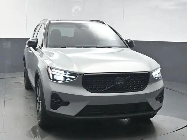 2026 Volvo XC40 Black Edition Ultra, B5 AWD Gas (mild hybrid)