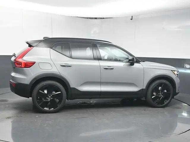 2026 Volvo XC40 Black Edition Ultra, B5 AWD Gas (mild hybrid)