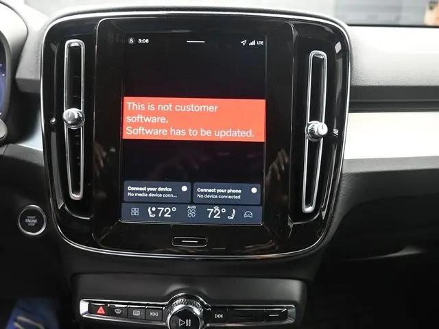 2026 Volvo XC40 Black Edition Ultra, B5 AWD Gas (mild hybrid)