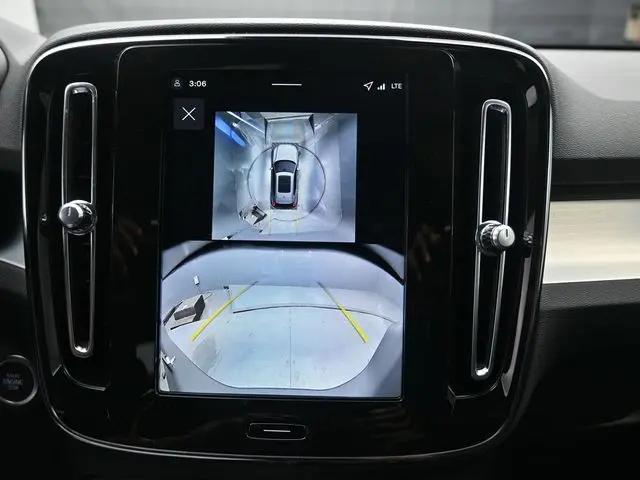 2026 Volvo XC40 Black Edition Ultra, B5 AWD Gas (mild hybrid)