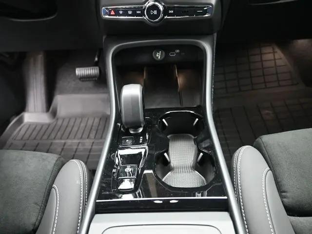 2026 Volvo XC40 Black Edition Ultra, B5 AWD Gas (mild hybrid)