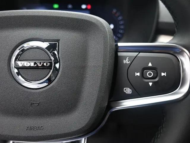 2026 Volvo XC40 Black Edition Ultra, B5 AWD Gas (mild hybrid)