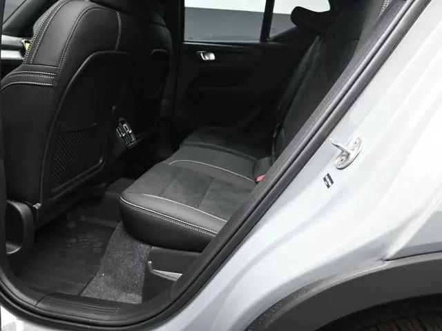 2026 Volvo XC40 Black Edition Ultra, B5 AWD Gas (mild hybrid)