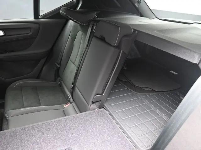 2026 Volvo XC40 Black Edition Ultra, B5 AWD Gas (mild hybrid)
