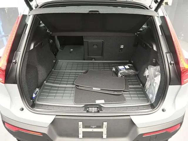2026 Volvo XC40 Black Edition Ultra, B5 AWD Gas (mild hybrid)