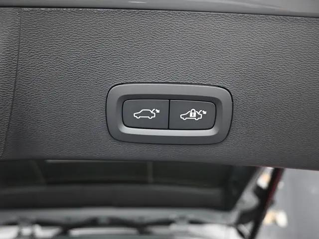 2026 Volvo XC40 Black Edition Ultra, B5 AWD Gas (mild hybrid)