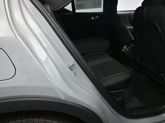 2026 Volvo XC40 Black Edition Ultra, B5 AWD Gas (mild hybrid)