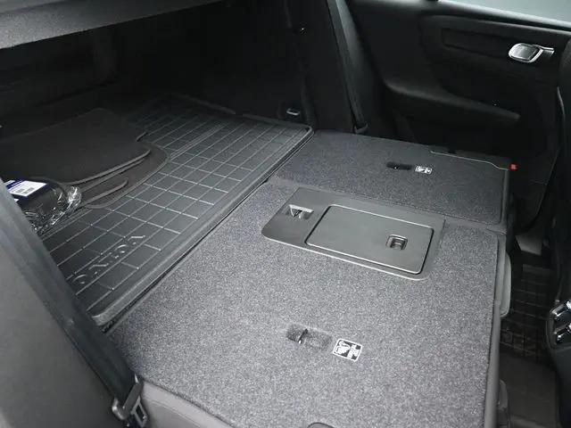 2026 Volvo XC40 Black Edition Ultra, B5 AWD Gas (mild hybrid)