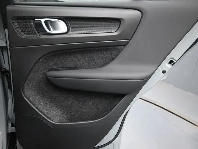 2026 Volvo XC40 Black Edition Ultra, B5 AWD Gas (mild hybrid)
